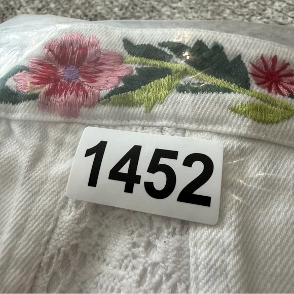 Boston Proper White Floral Embroidered Denim Jacket Size M Boho Cottagecore - Picture 8 of 8